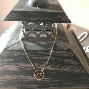Gold plates Wave Necklace